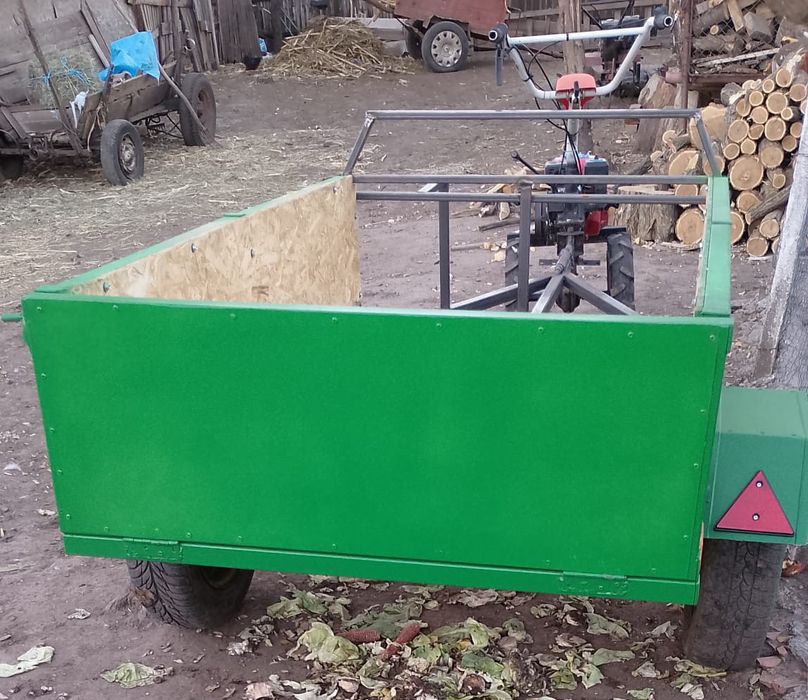 Vând motocultor cu remorcă