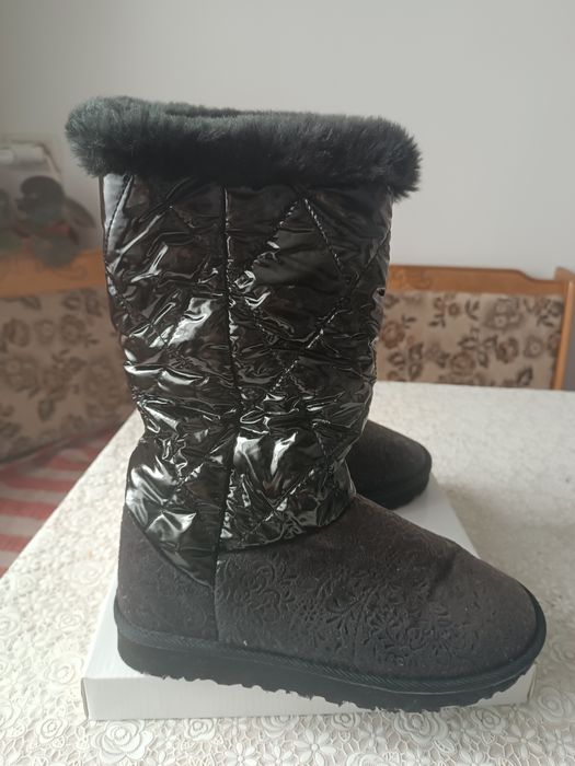 Cizmulițe îmblănite tip Ugg