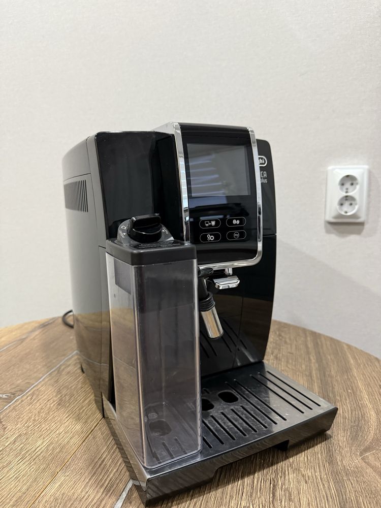 Кофемашина delonghi dinamica plus