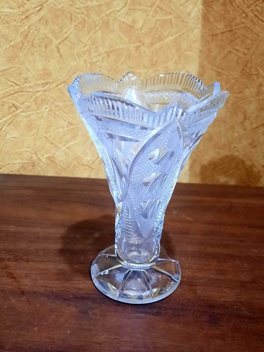 Красивая, Миниатюрная вазочка на ножке, винтаж