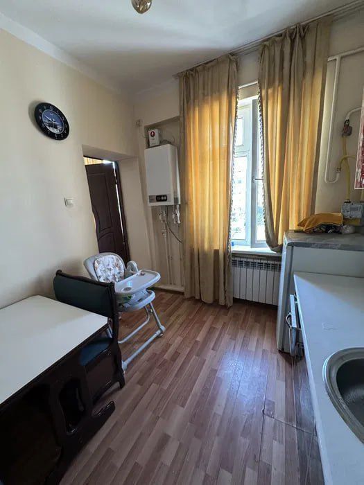 2/5/7. Сергели 6а. Дом кирпичный, квартира 48 м². До метро - 800 м.