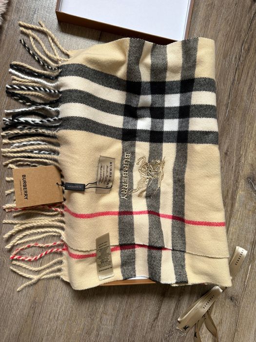 esarfa burberry noua