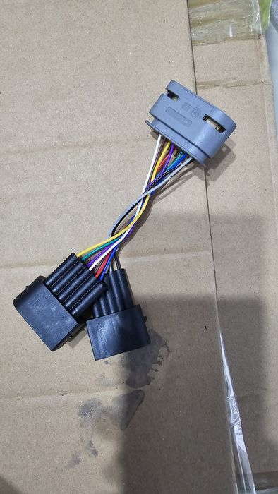 Разъём для фары на  W221 mercedes,с до рест на рестайлинг