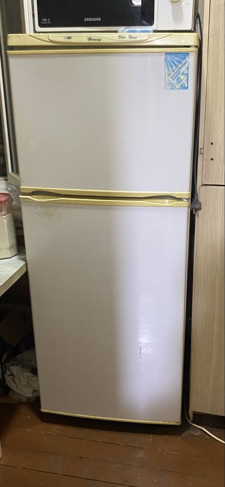 продается холодильник