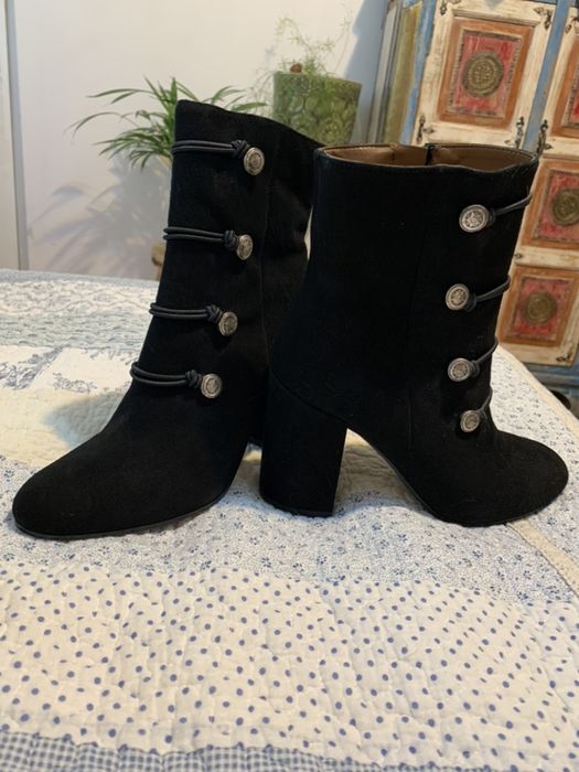 Ghete elegante NOI din piele intoarsa Bianca Di