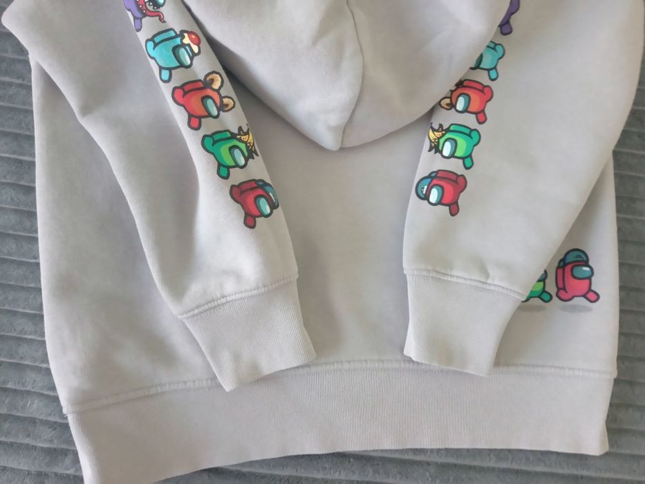 Vând hanorac Among Us 9 ani 134 cm