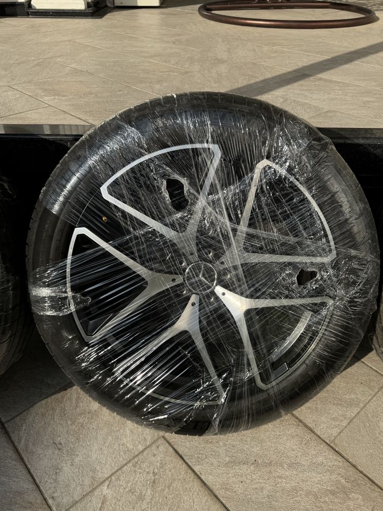 Продаю комплект AMG колес