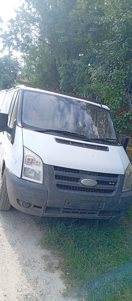 Vând două dube Ford transit recent aduse din Anglia