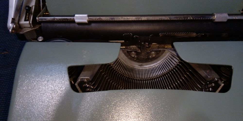 Пишеща машина Olivetti Lettera 32
