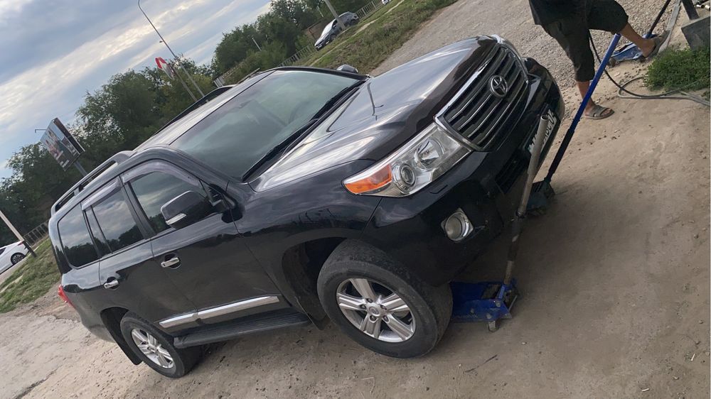 Сдам в аренду с личным водительям Тойота ландкрузер200