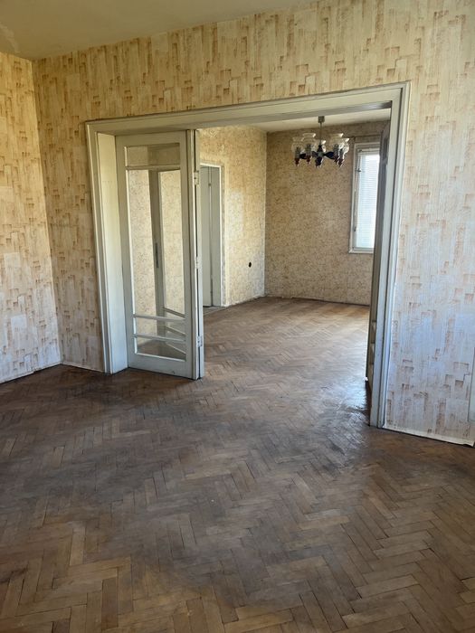 Продава се Четиристаен апартамент в Варна, Базар Левски - 98 кв.м за 1776 €/кв.м - Снимка #2