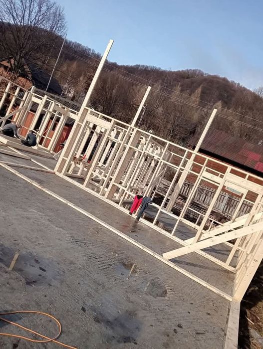 Vindem cabane și case de vacanță