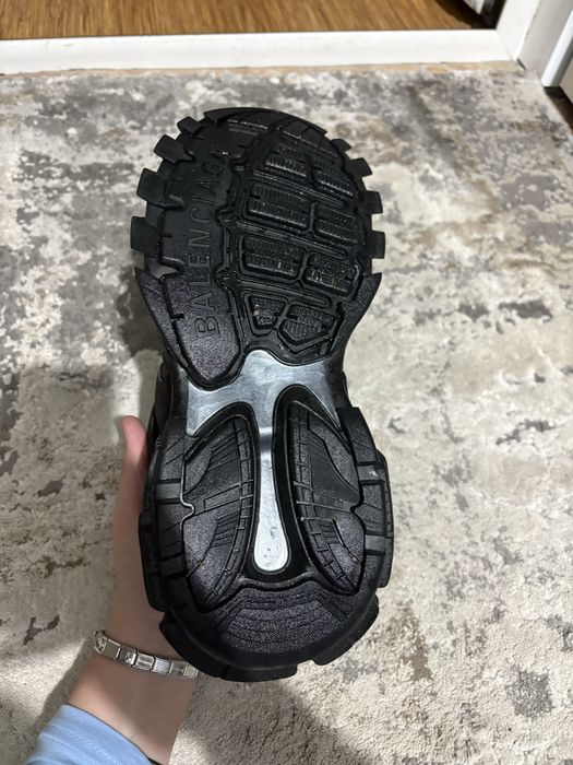 Чисто нови Balenciaga tracks