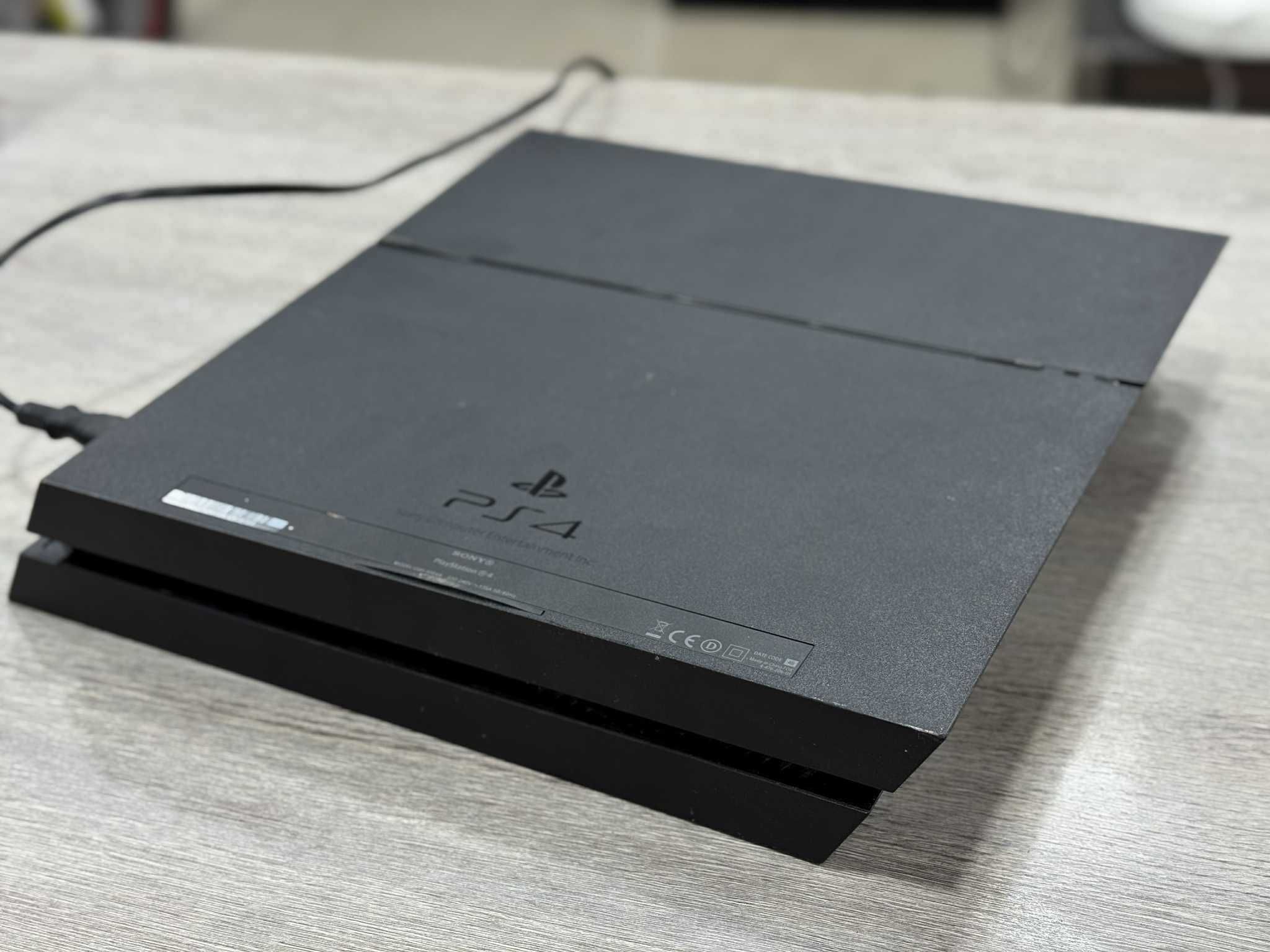 PlayStation 4 / 500GB + 1 джойстик