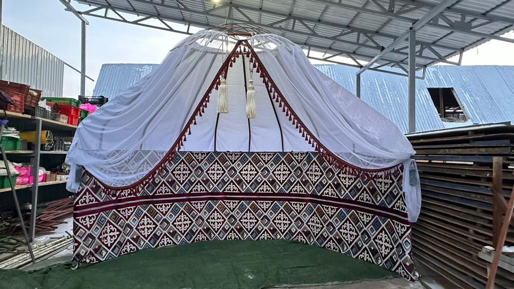 Киз уи шаңырак палатка шатр юурта
Беташарга киiз уй бар 
Шанырау 
Юурт