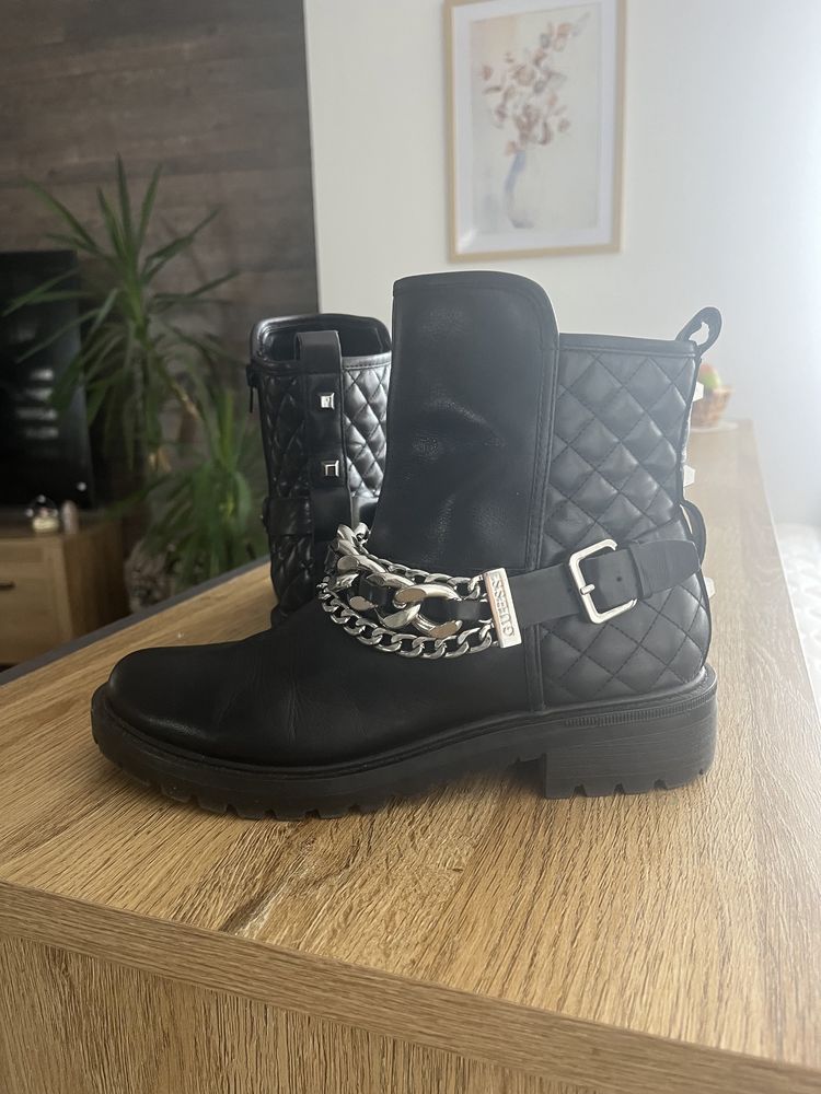 Guess 39 боти като нови