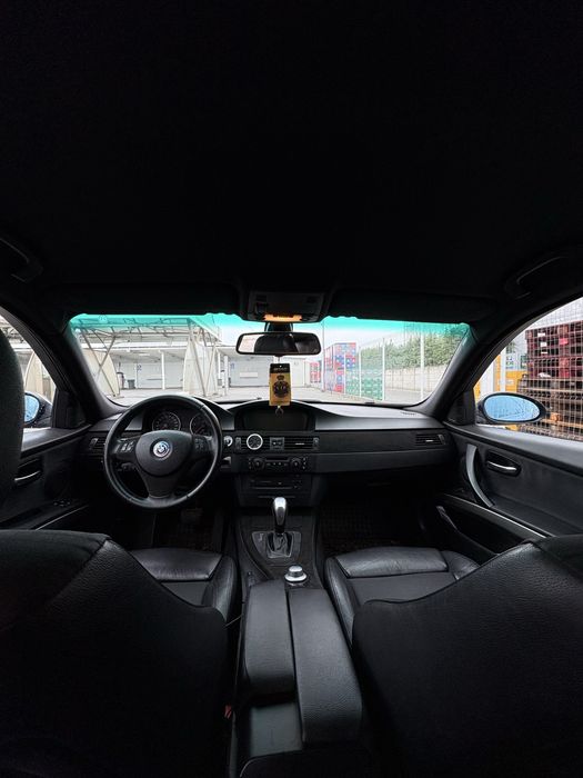 Vand bmw e90 320d 163 cp automat xenon