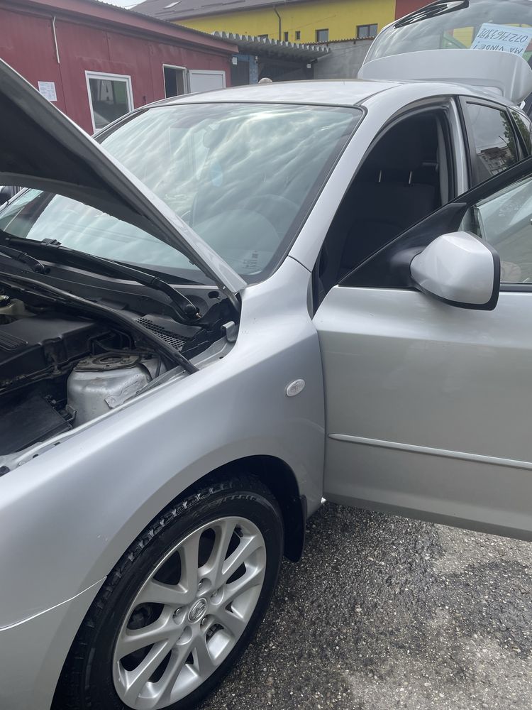 autoturism mazda 3