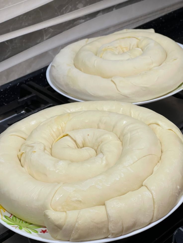 Somsa, xonim, manti xamirlari sotiladi.