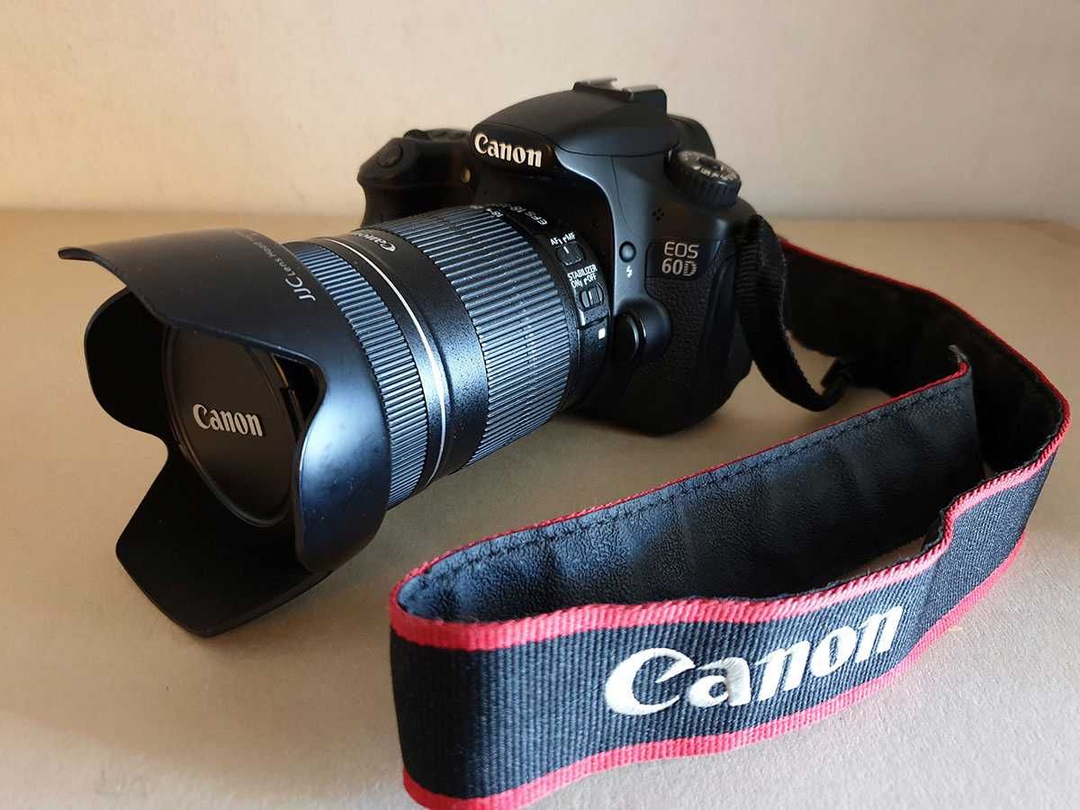 Canon EOS 60D + obiectiv EF-S 18-135mm IS + accesorii