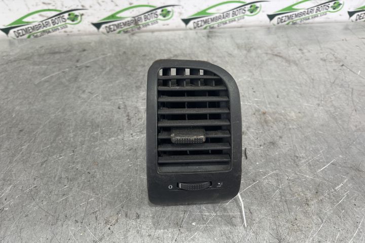Grila ventilatie bord dreapta Volkswagen VW Polo a 3-a generatie 6N (
