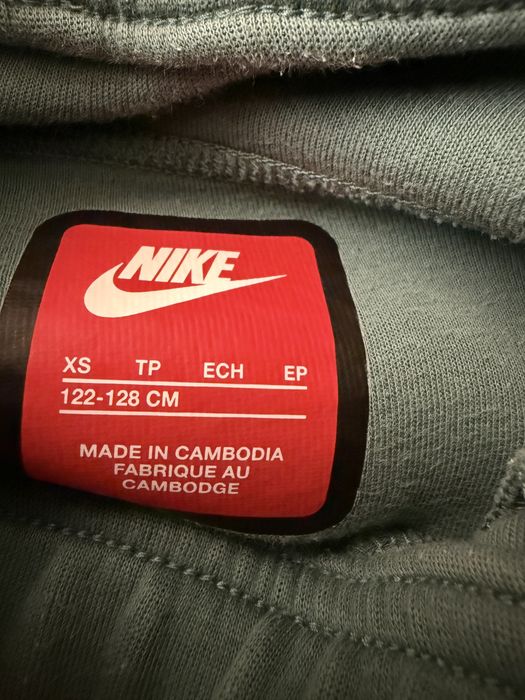 Детски къси панталони Nike tech fleece и тениска Stella McCartney