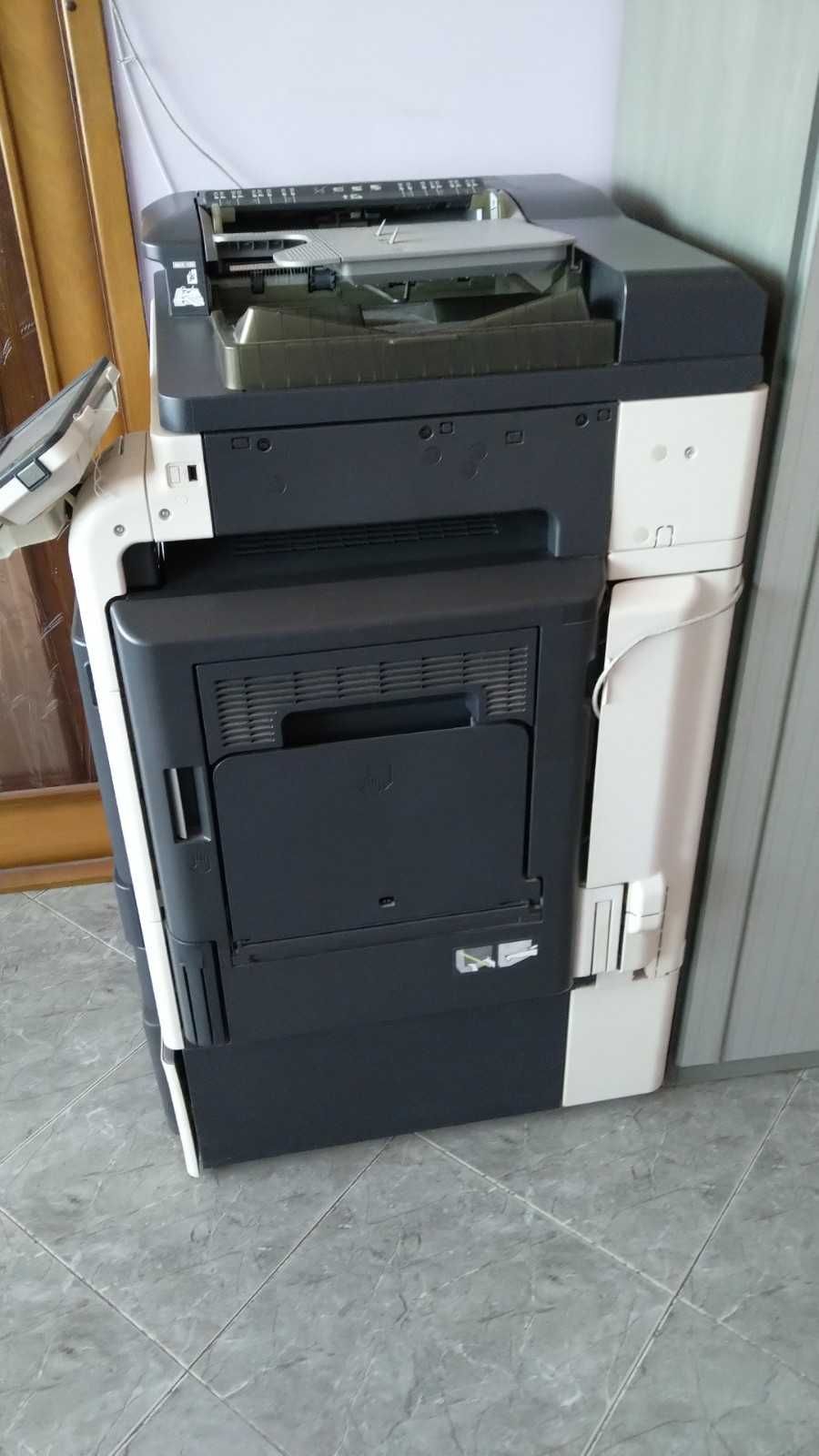 Професионална копирна машина Konica Minolta Buzhub C220