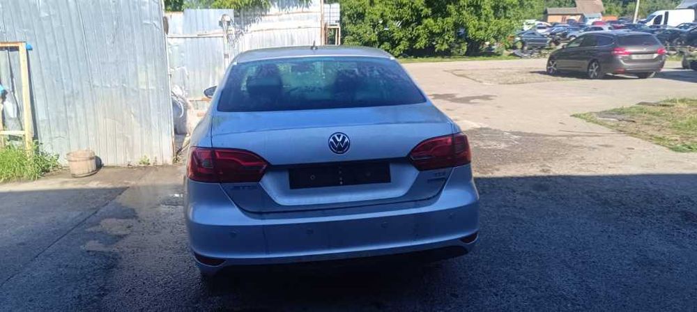 Dezmembrez VW JETTA 1.6 tdi 2012