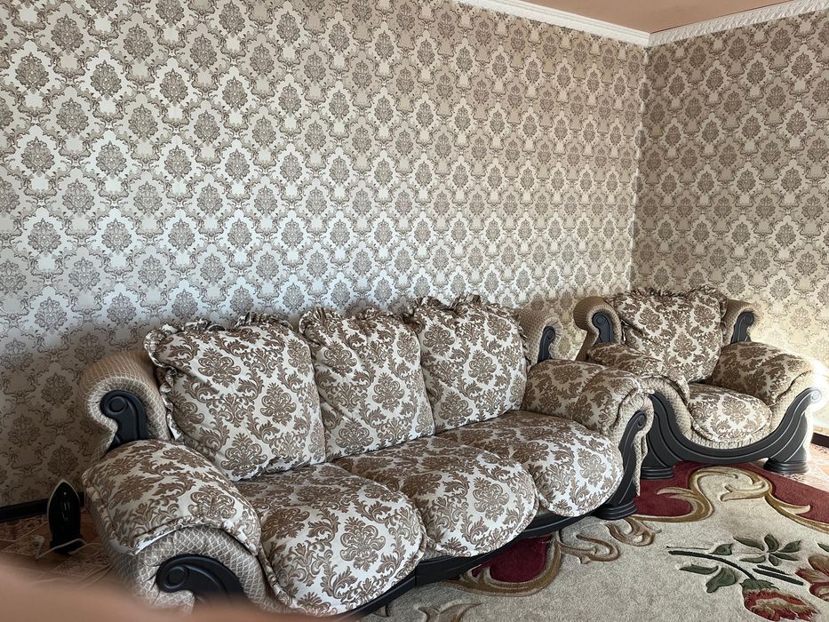 Продам диван в хорошем состоянии. Срочно