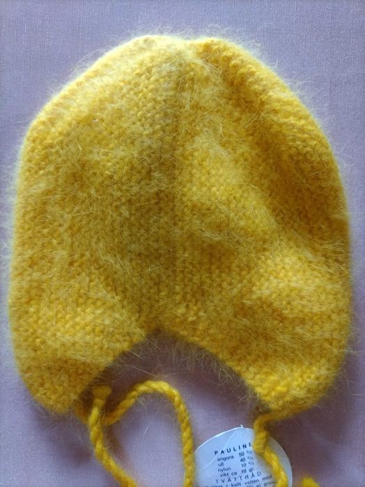 Caciula bebe, noua, 50%angora, moale si pufoasa, model puisor