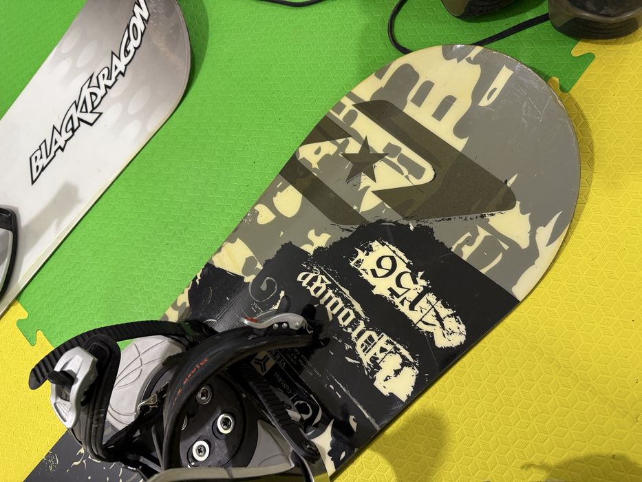 Сноуборд с креплениями и ботинками