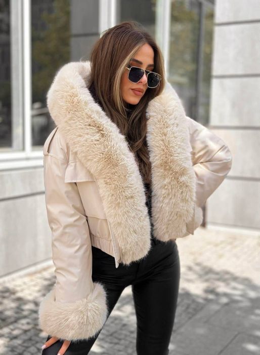 Яке с пух в два цвята