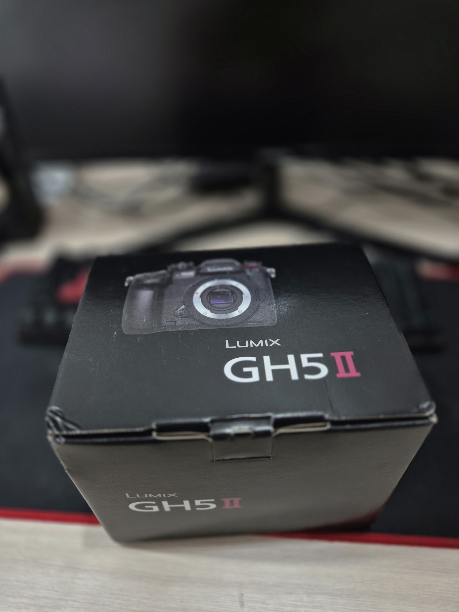 Gh5 II + 12-35 g x vario f 2.8 II 
- 4 зарядное устрой