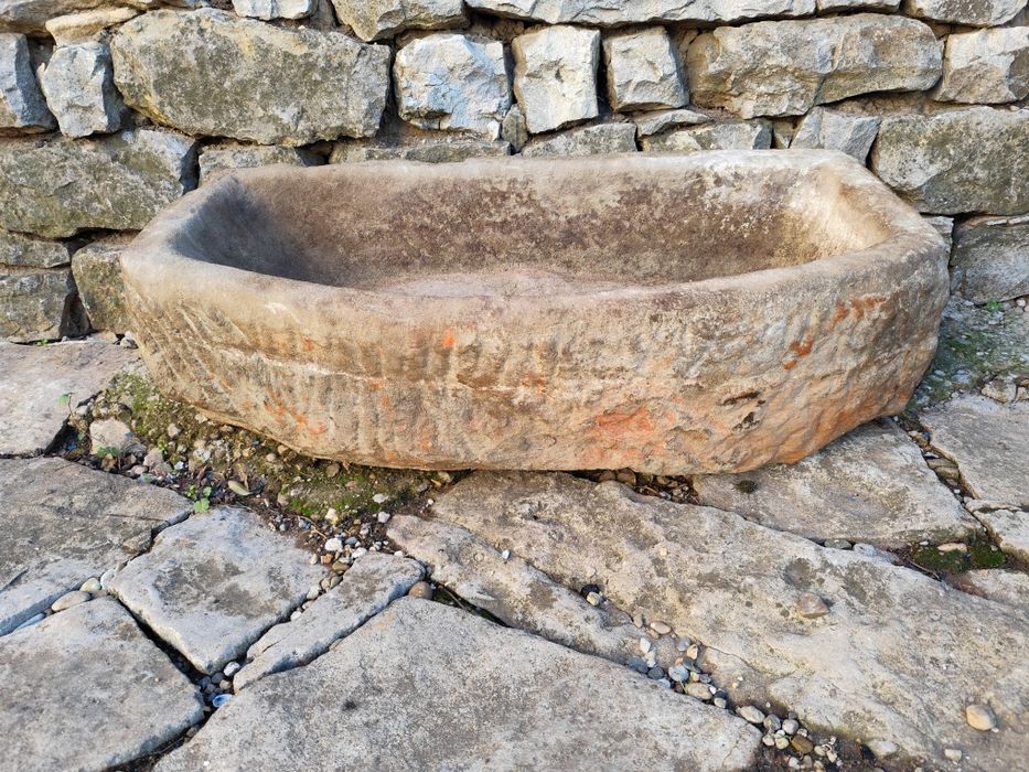 Каменно корито...