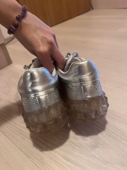 Сребристи обувки