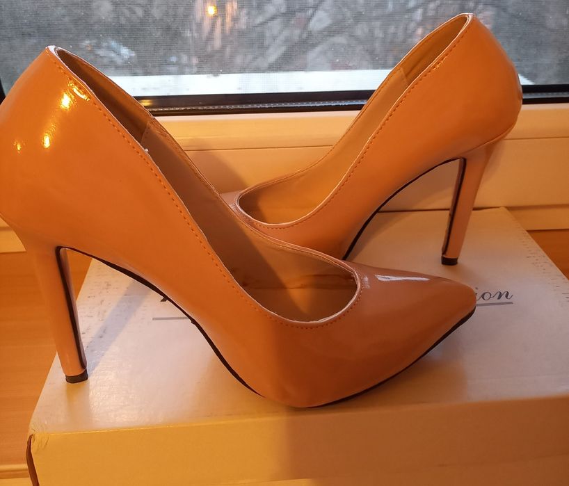 Pantofi stileto lacuiti, marimea 37