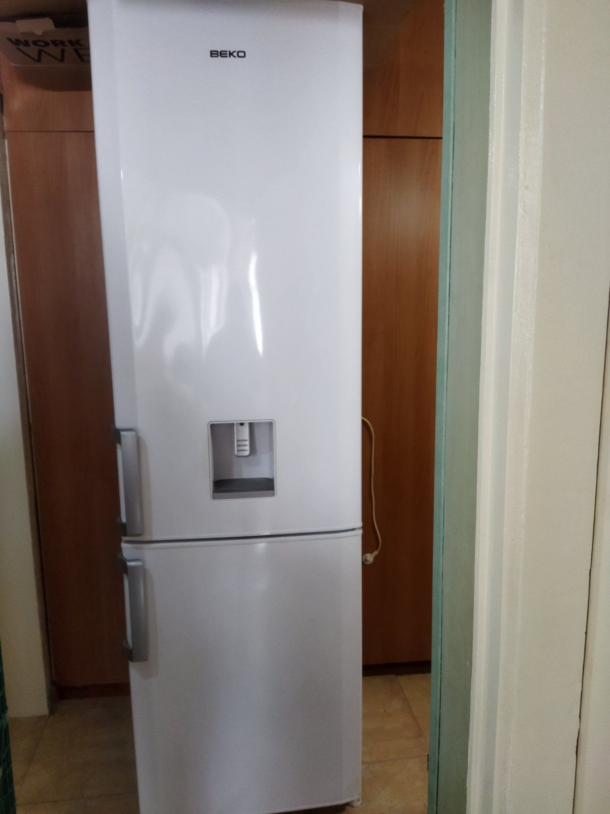 Продавам Хладилник Beko