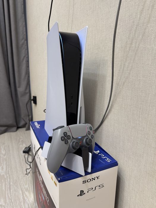 Продам PS5 в отличном состояний