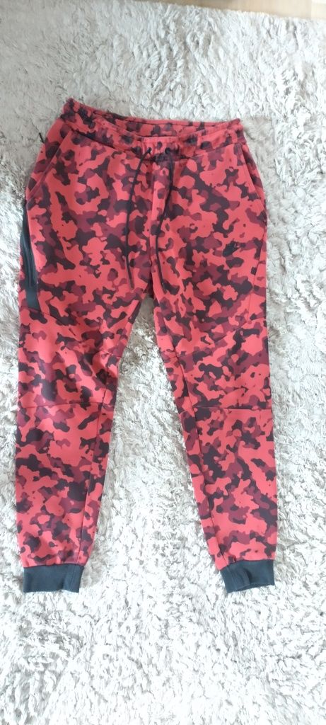 Nike Tech Fleece Red Camo долнище