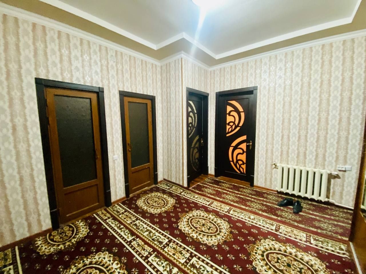 Голубой экран томонда жойлашган 2 хонали квартира ижарага берилади ОИЛ