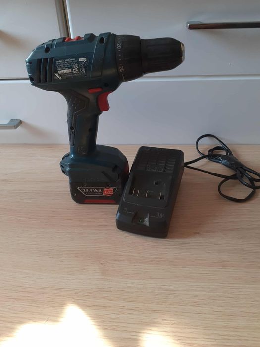 Vind filetanta Bosch cu tot de incarcator