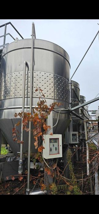 Ферментатор за грозде от неръждавейка с обем 15 куб.м