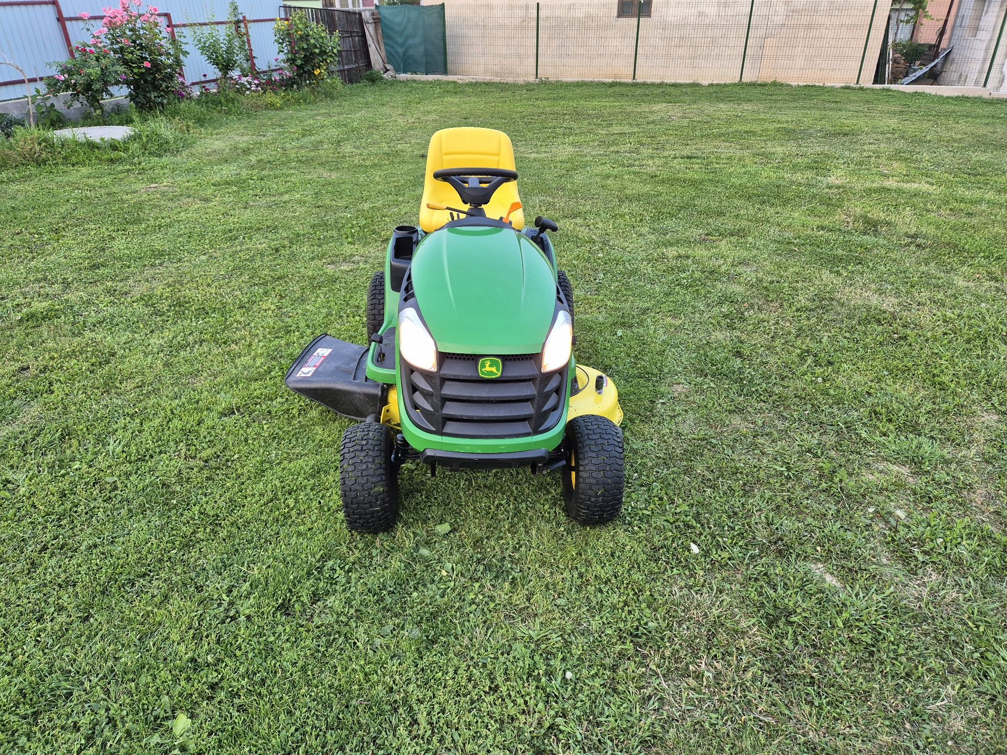John deere E120 20 CP Tractoras de tuns iarba gazon  Import USA