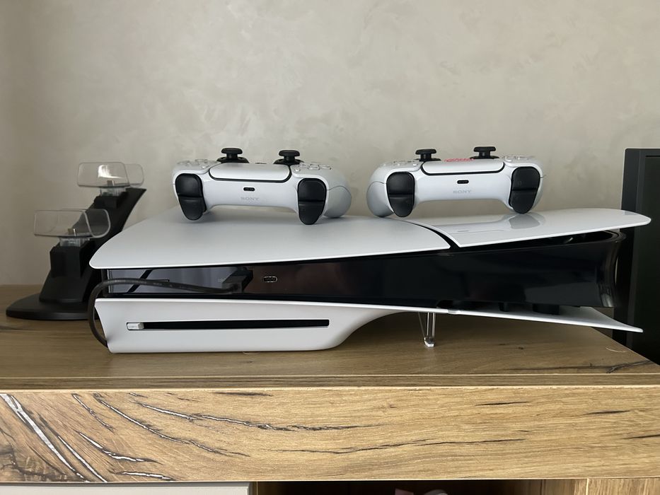 Playstation 5 1 tb  disc, + 2 controlerre +cont ps fc 26