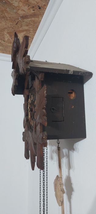 Ceas vintage cu cuc și greutăți