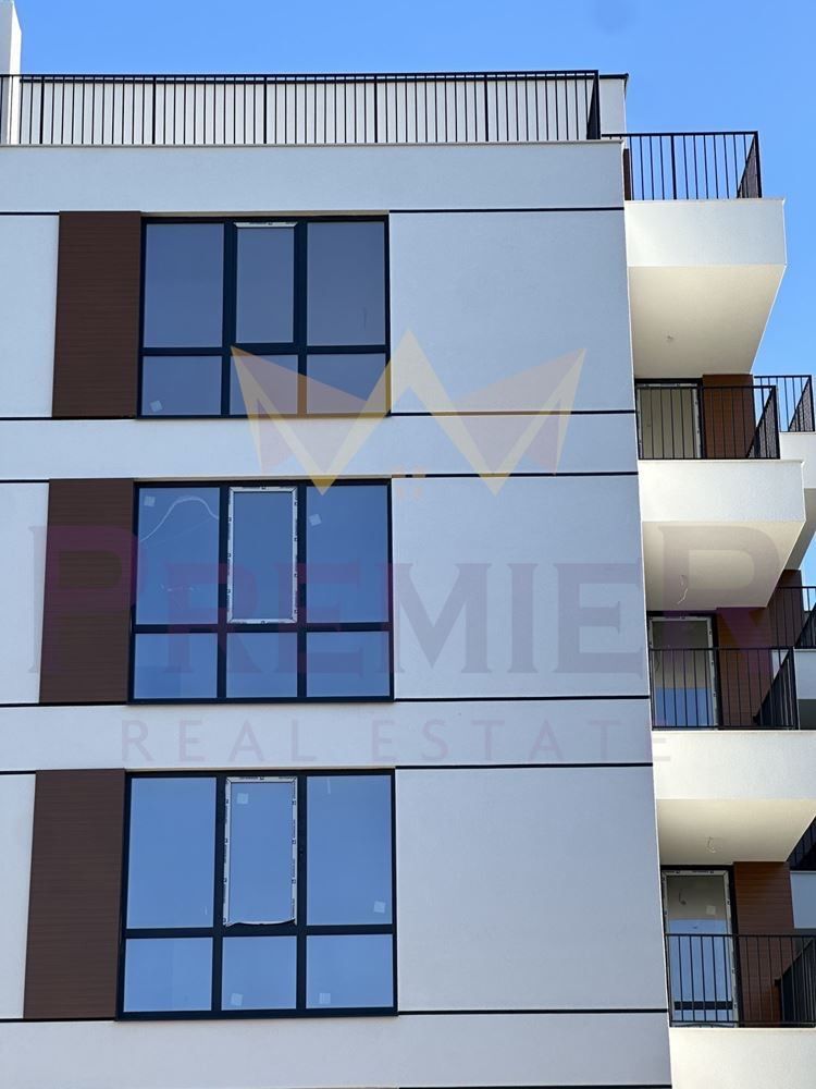 Продава се Тристаен апартамент в Варна, Бриз - 104 кв.м за 1413 €/кв.м - Снимка #3
