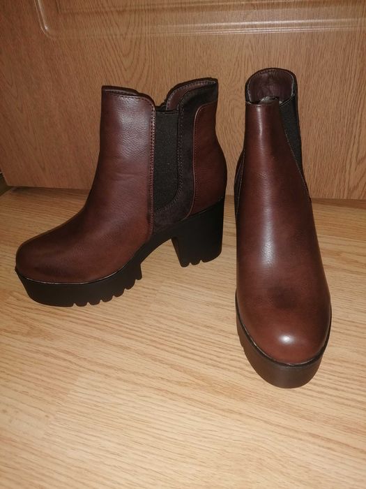 Ghete de dama cu platforma, elastice laterale si toc gros