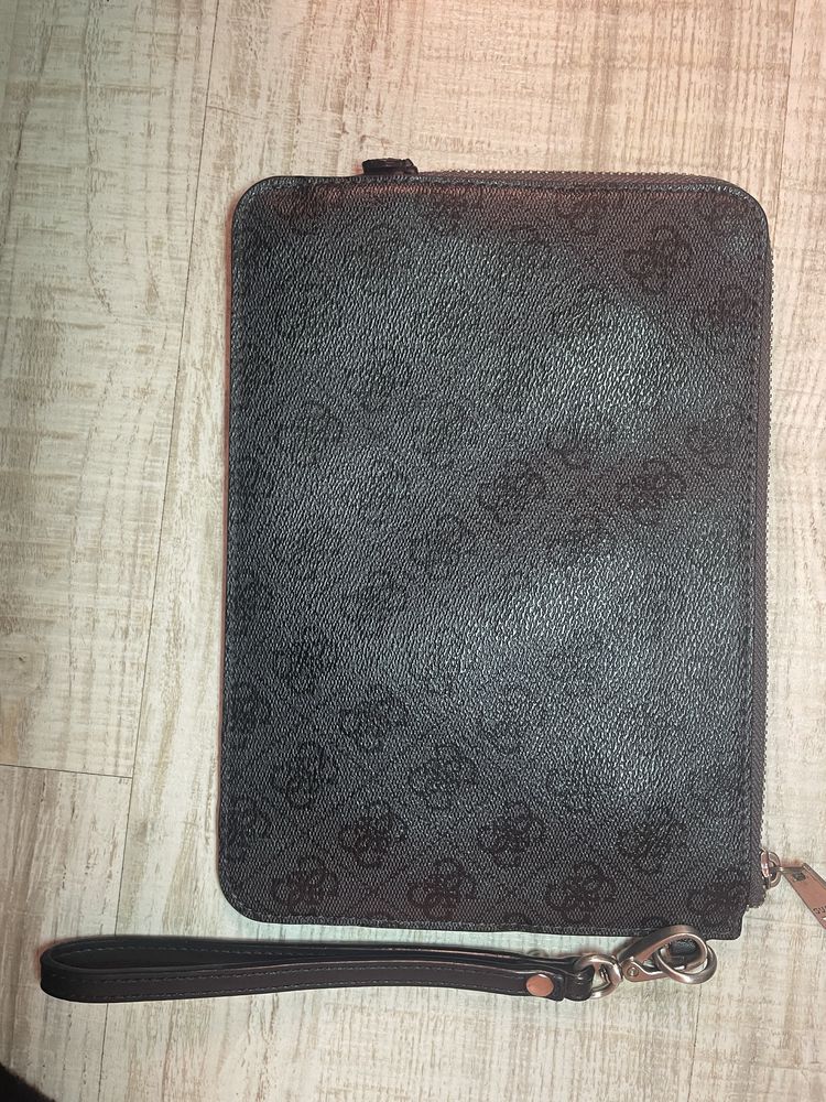 Чантичка Guess