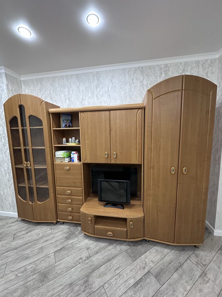 Стенка в зал б/у.