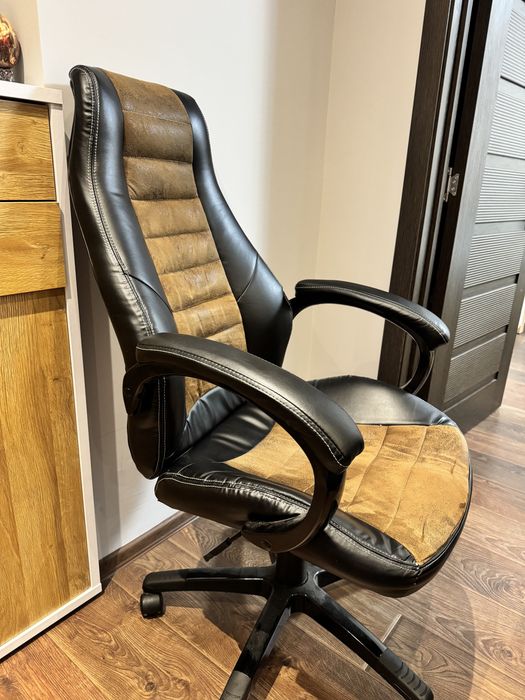 Мениджърски офис стол